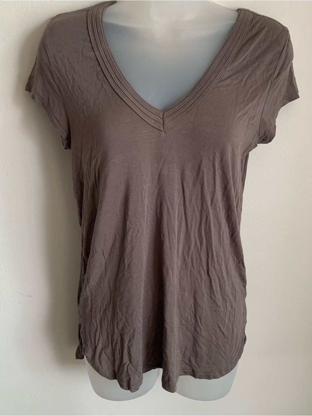H by bordeaux V-Neck Short Sleeve Tee in gray